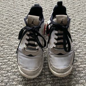 Boys size 3.5 Nike Air Jordan sneakers